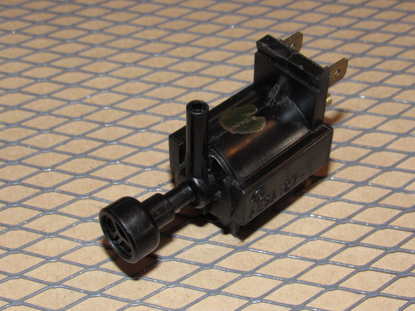 84 85 Mazda RX7 GSL-SE OEM Vacuum Solenoid Valve AESA127