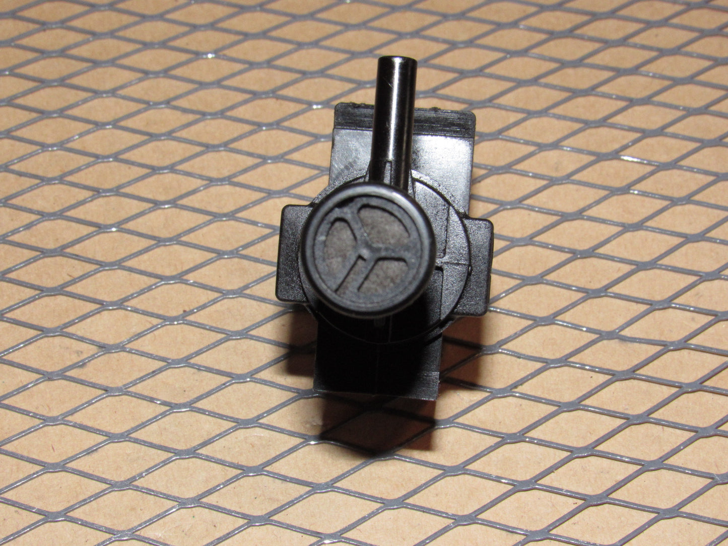 84 85 Mazda RX7 GSL-SE OEM Vacuum Solenoid Valve AESA127