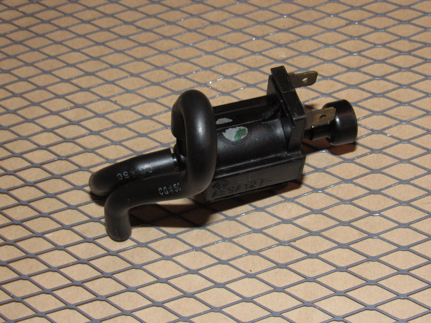 84 85 Mazda RX7 GSL-SE OEM Vacuum Solenoid Valve AESA127