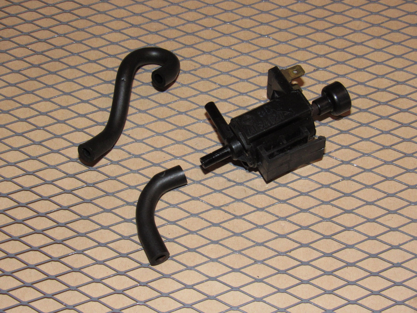 84 85 Mazda RX7 GSL-SE OEM Vacuum Solenoid Valve AESA127