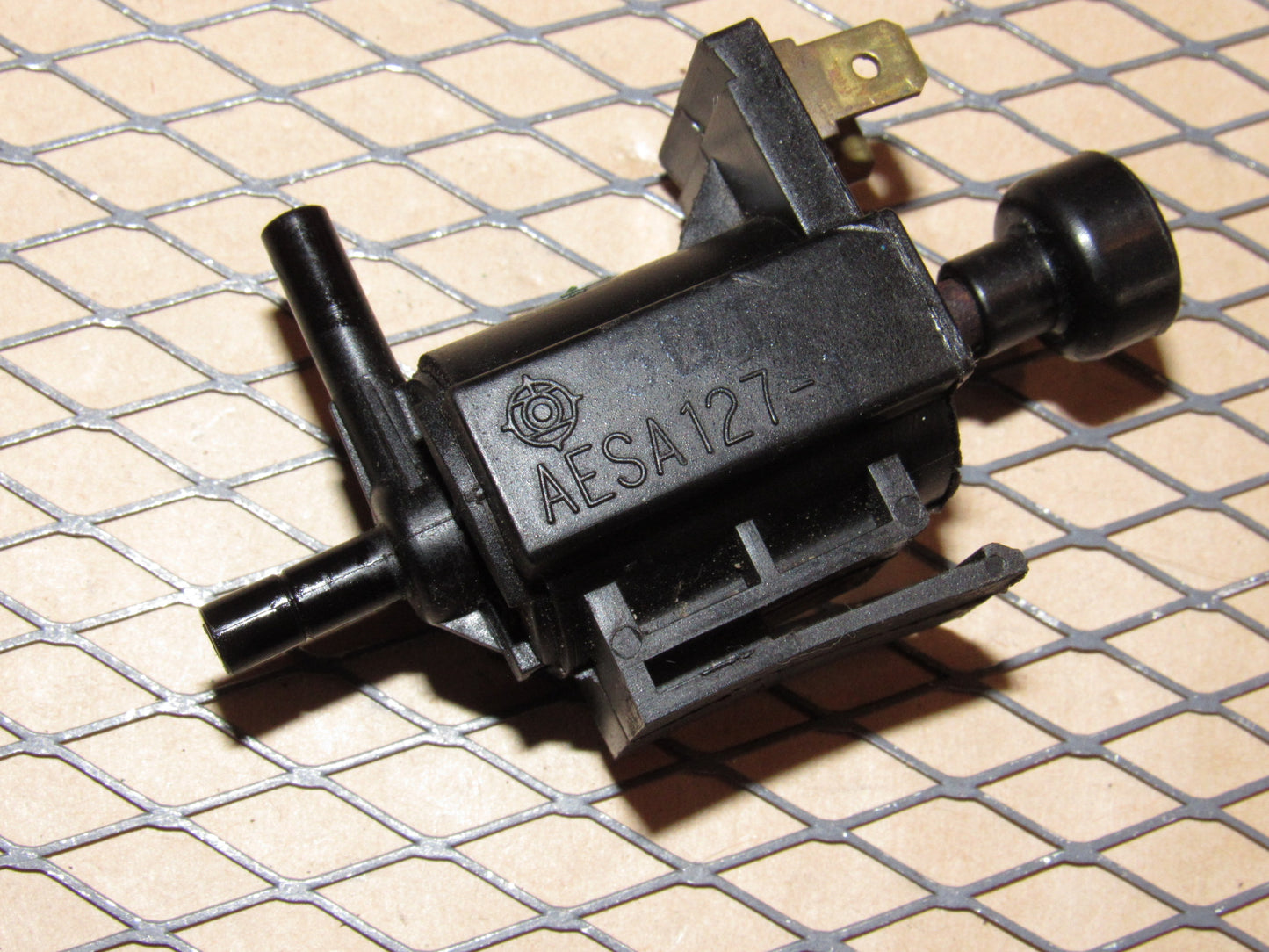 84 85 Mazda RX7 GSL-SE OEM Vacuum Solenoid Valve AESA127