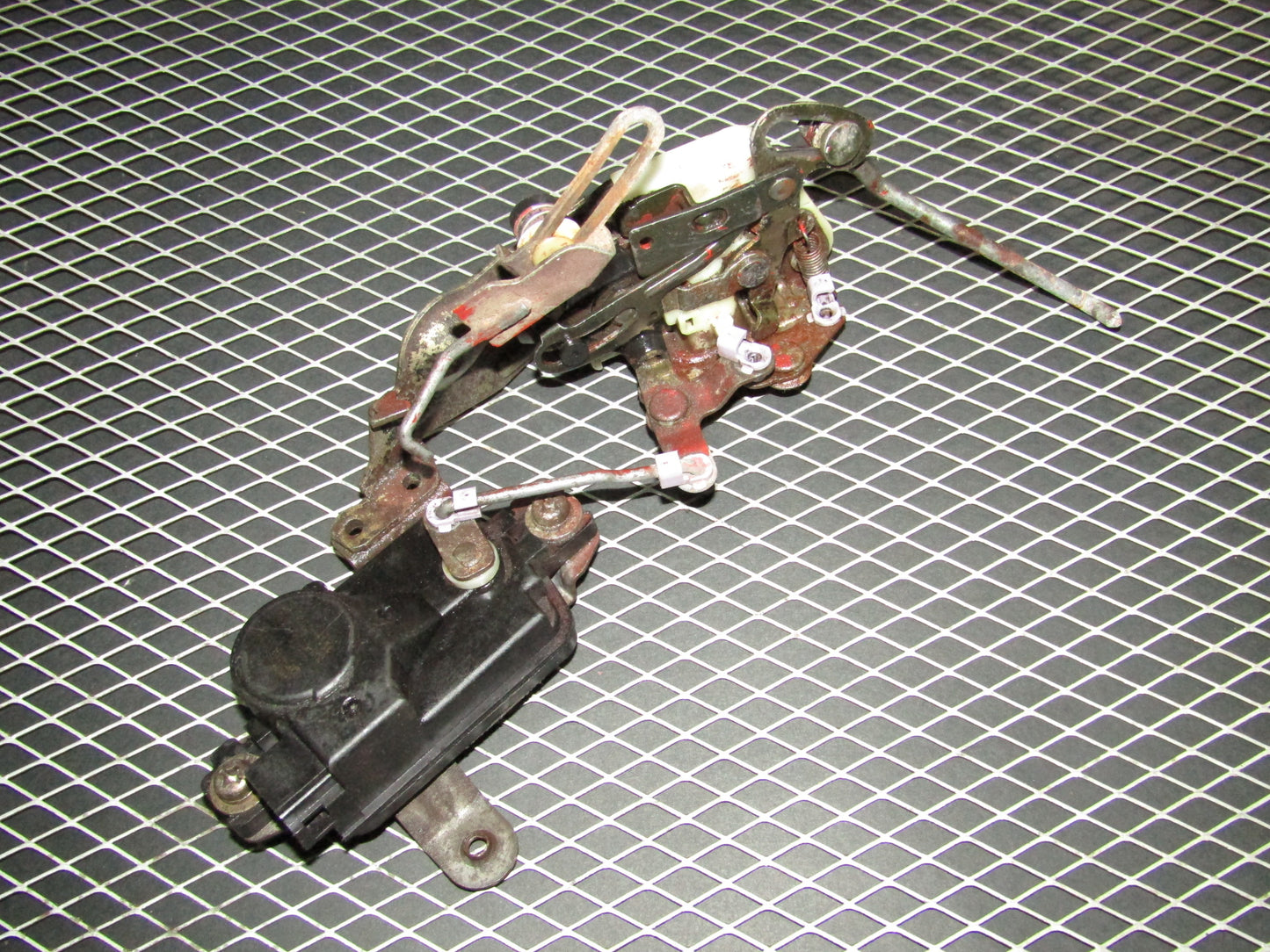 94 95 96 97 Mitsubishi 3000GT OEM Door Latch & Actuator - Right