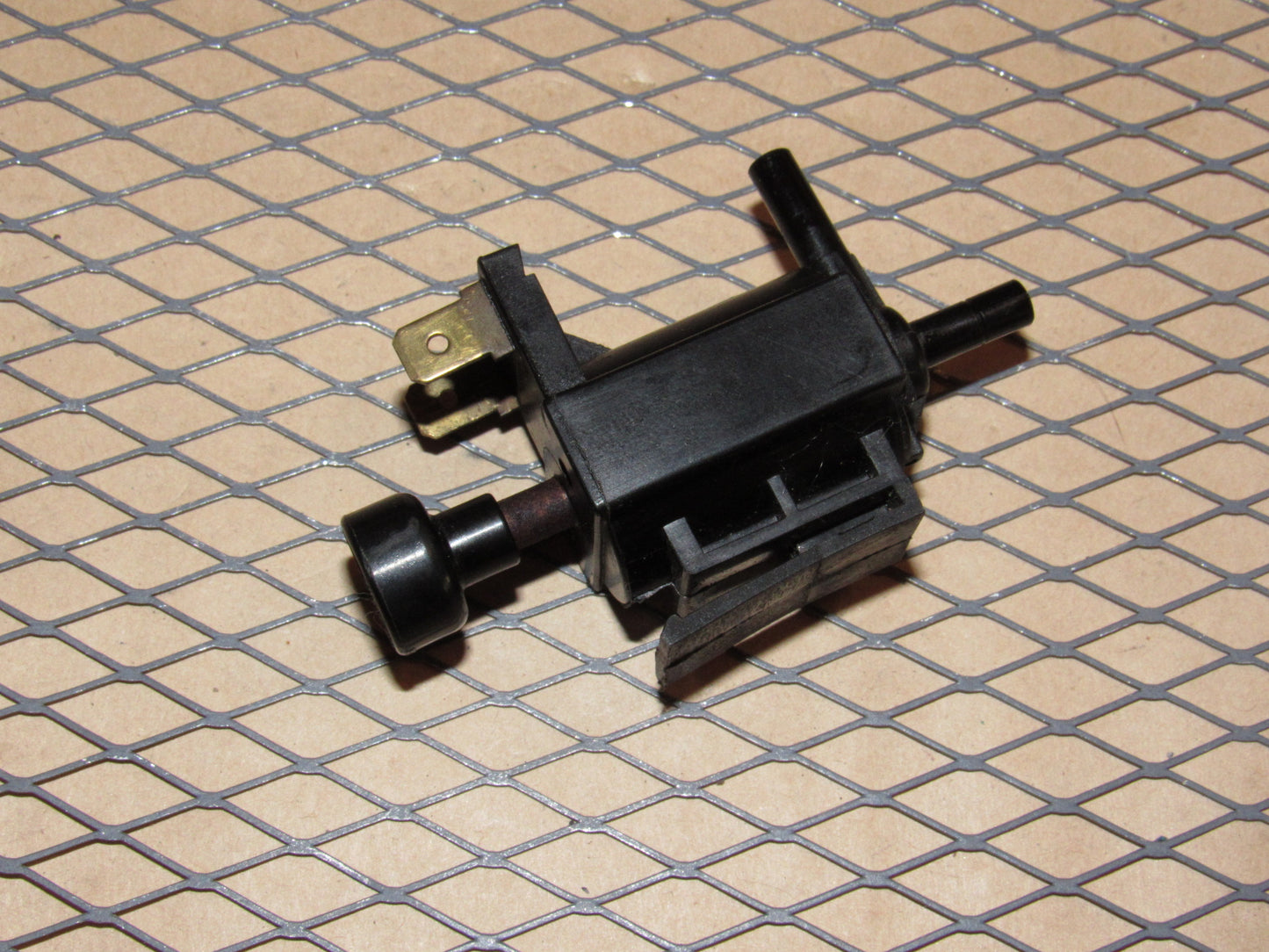 84 85 Mazda RX7 GSL-SE OEM Vacuum Solenoid Valve AESA127