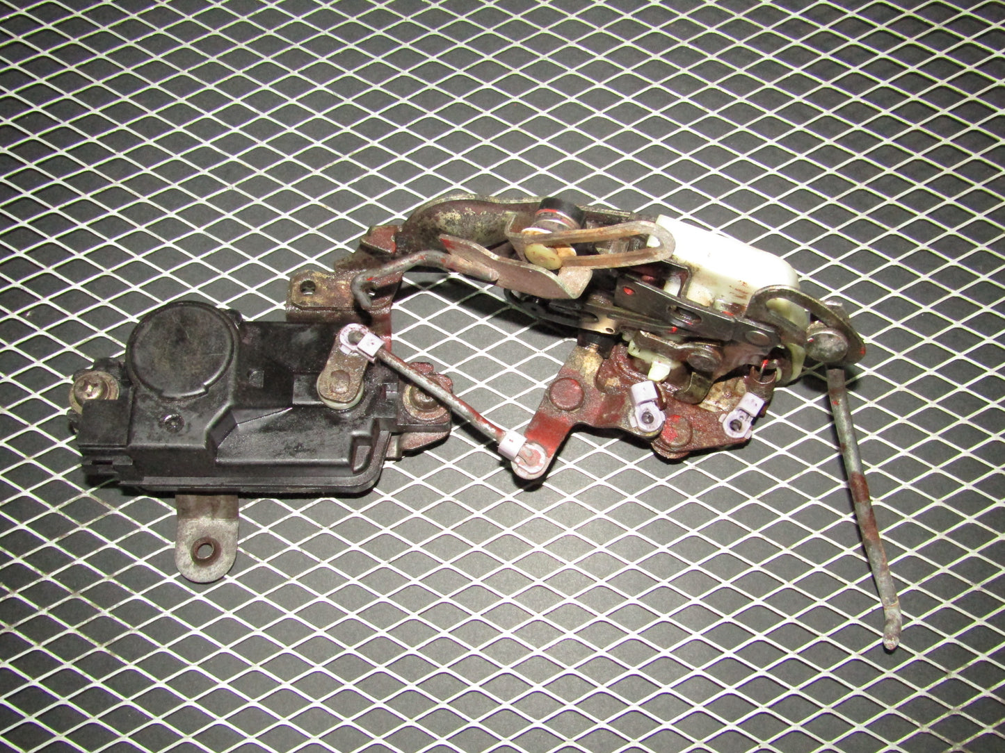 94 95 96 97 Mitsubishi 3000GT OEM Door Latch & Actuator - Right