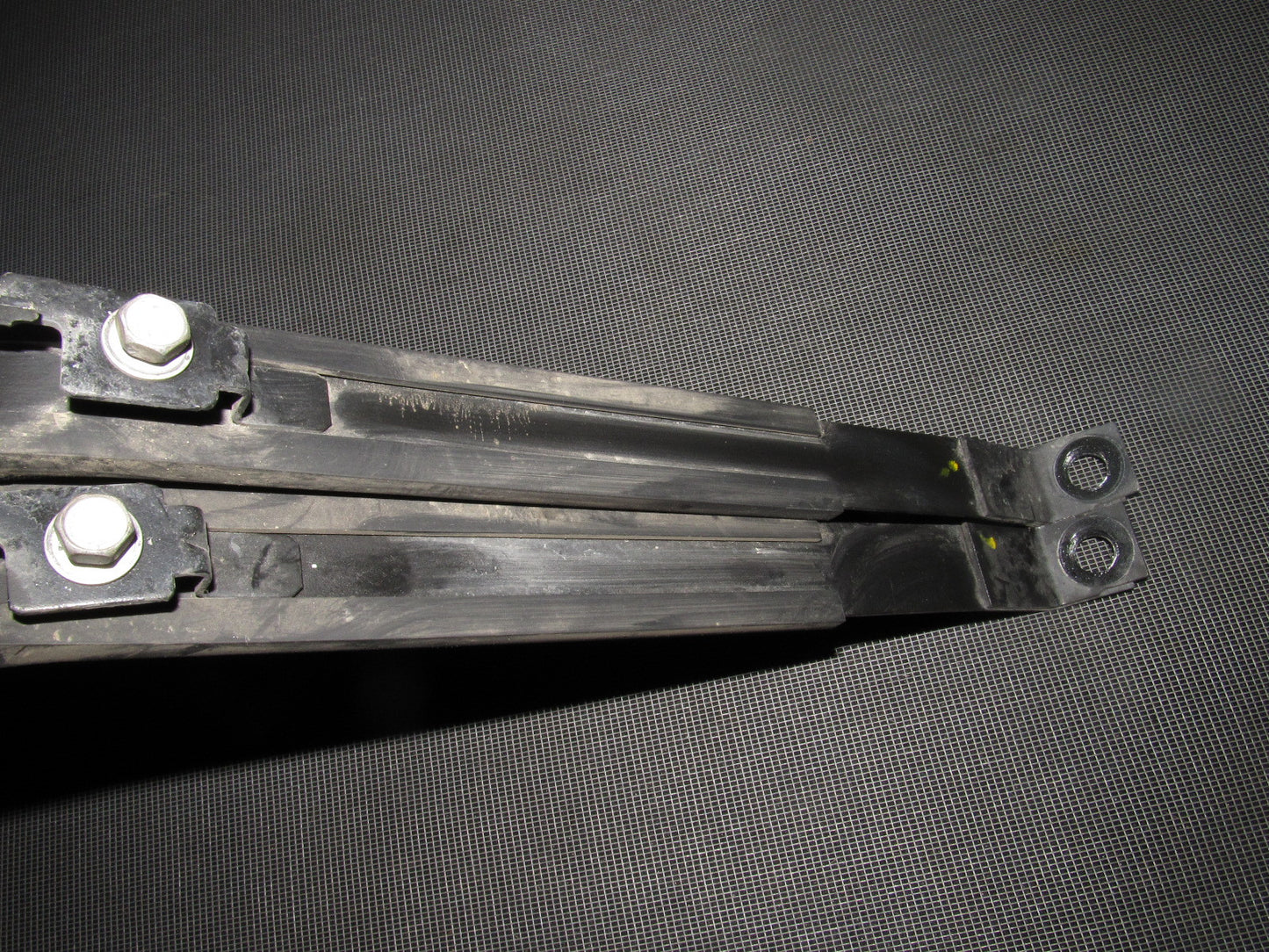 03-04 Infiniti G35 Sedan OEM Gas Tank Strapping
