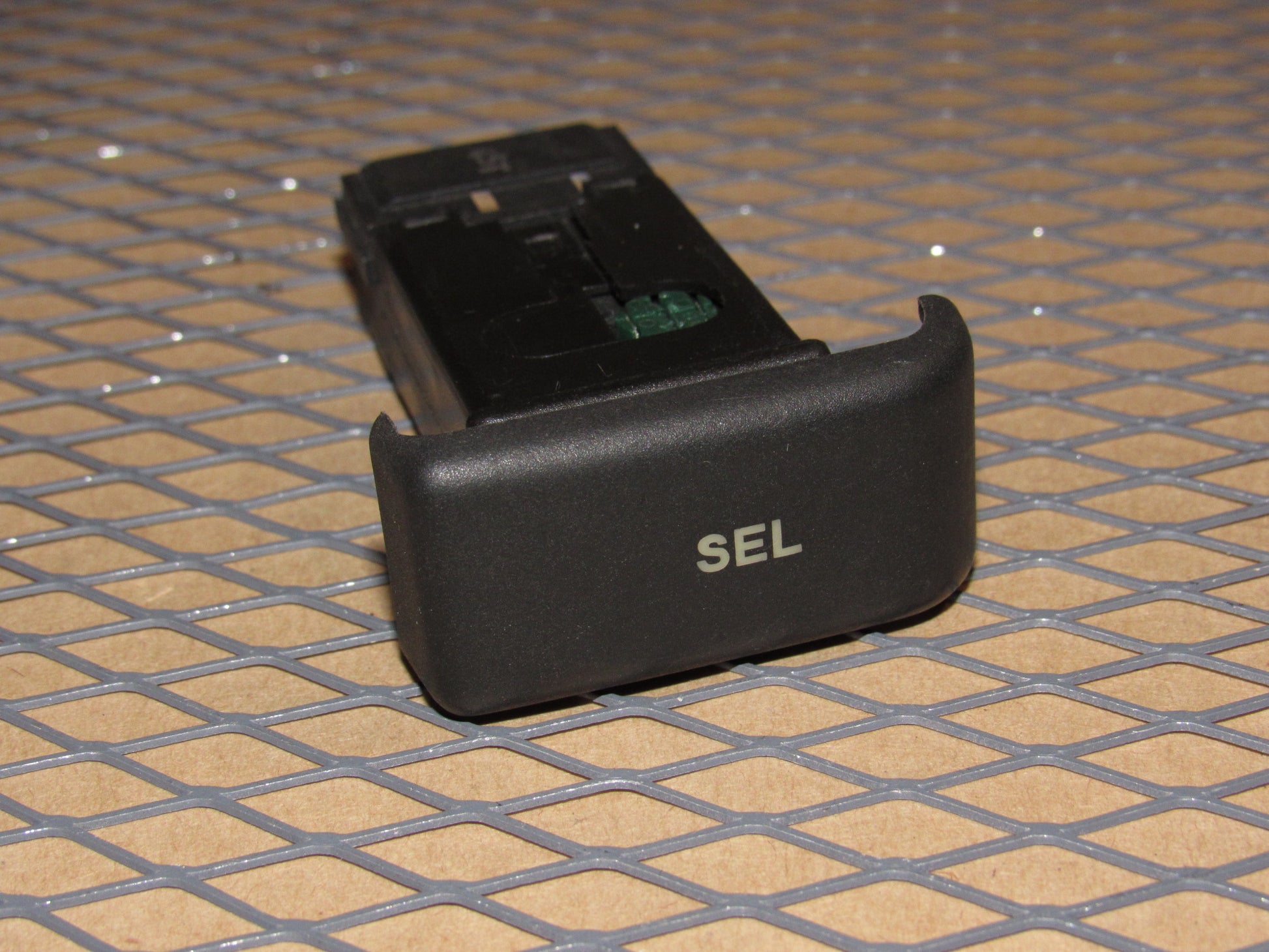 94 95 96 97 98 Land Rover Discovery OEM Radio Audio SEL Switch