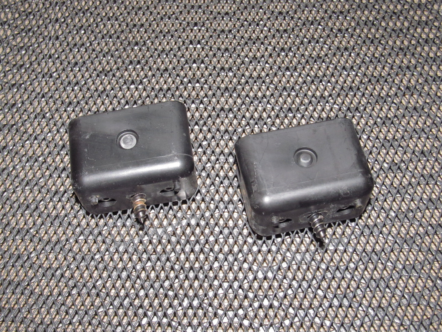 90 91 92 93 94 95 96 Nissan 300zx Trunk Cover Holder