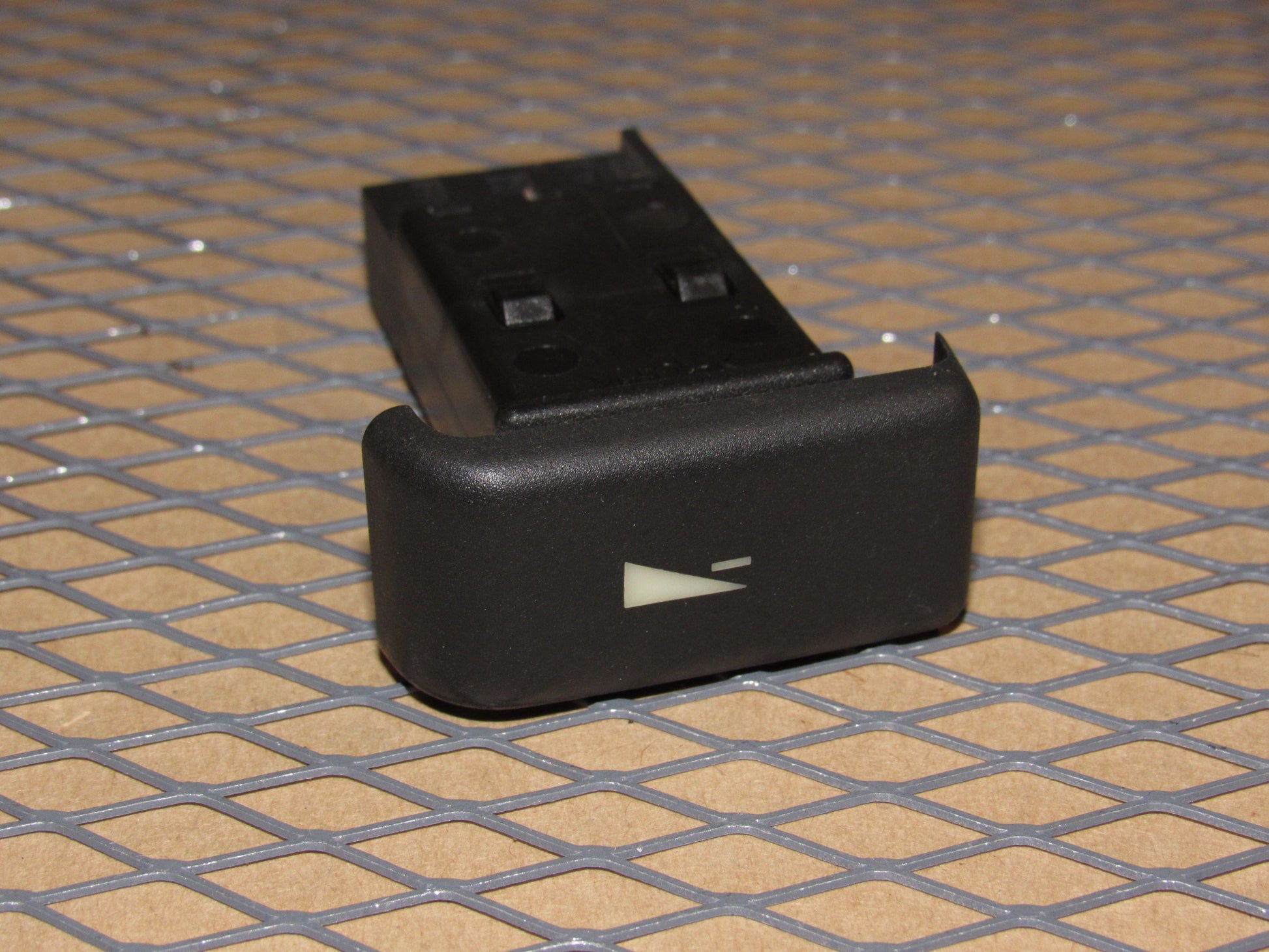 94 95 96 97 98 Land Rover Discovery OEM Radio Audio Volume Down Switch