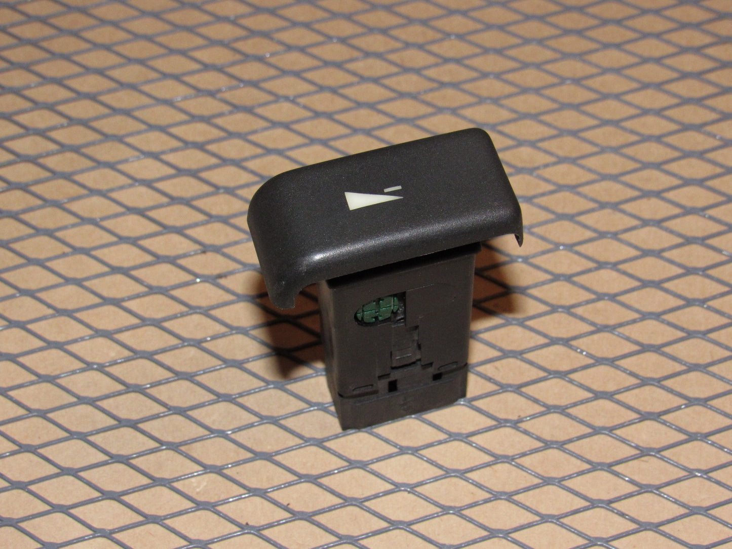 94 95 96 97 98 Land Rover Discovery OEM Radio Audio Volume Down Switch