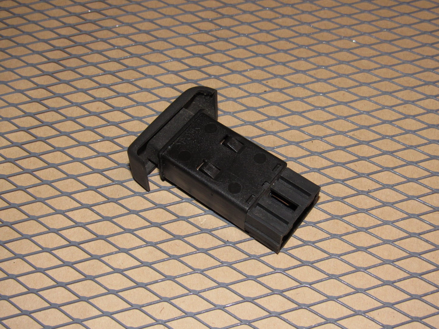 94 95 96 97 98 Land Rover Discovery OEM Radio Audio Volume Down Switch