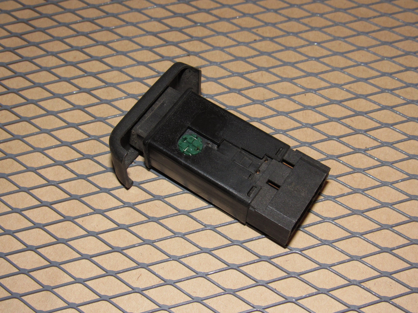 94 95 96 97 98 Land Rover Discovery OEM Radio Audio Volume Down Switch