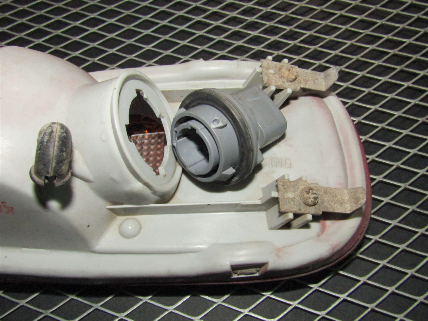 94 95 96 97 Mitsubishi 3000GT OEM Front Turn Signal Bulb Socket -  Right