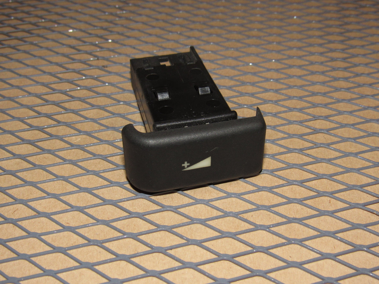 94 95 96 97 98 Land Rover Discovery OEM Radio Audio Volume Up Switch