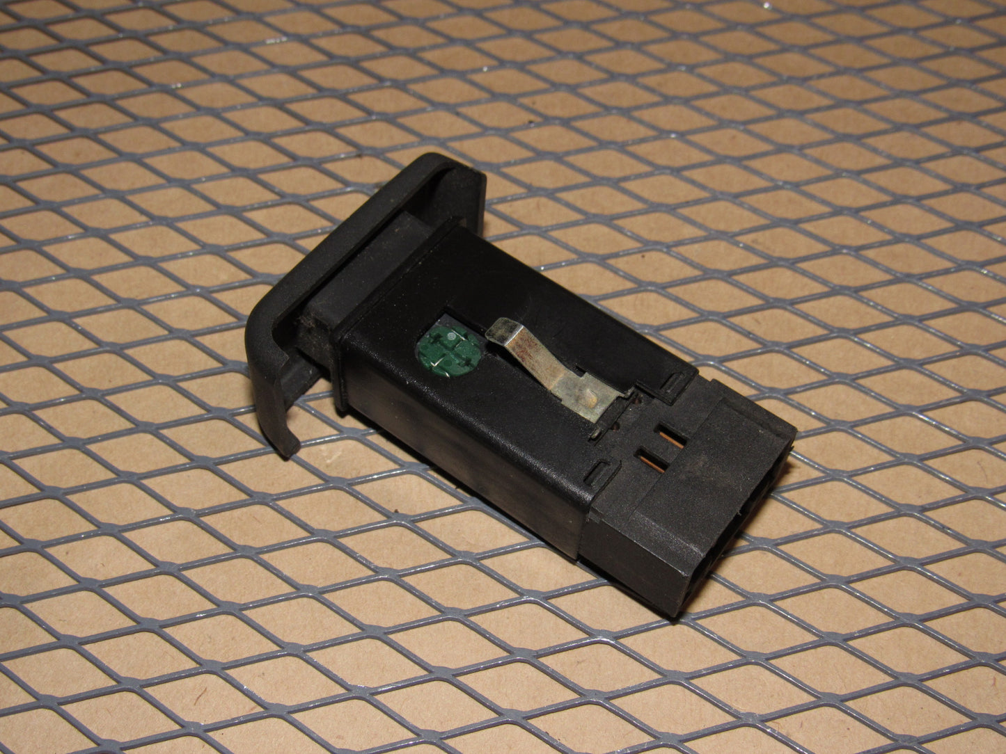 94 95 96 97 98 Land Rover Discovery OEM Radio Audio Volume Up Switch