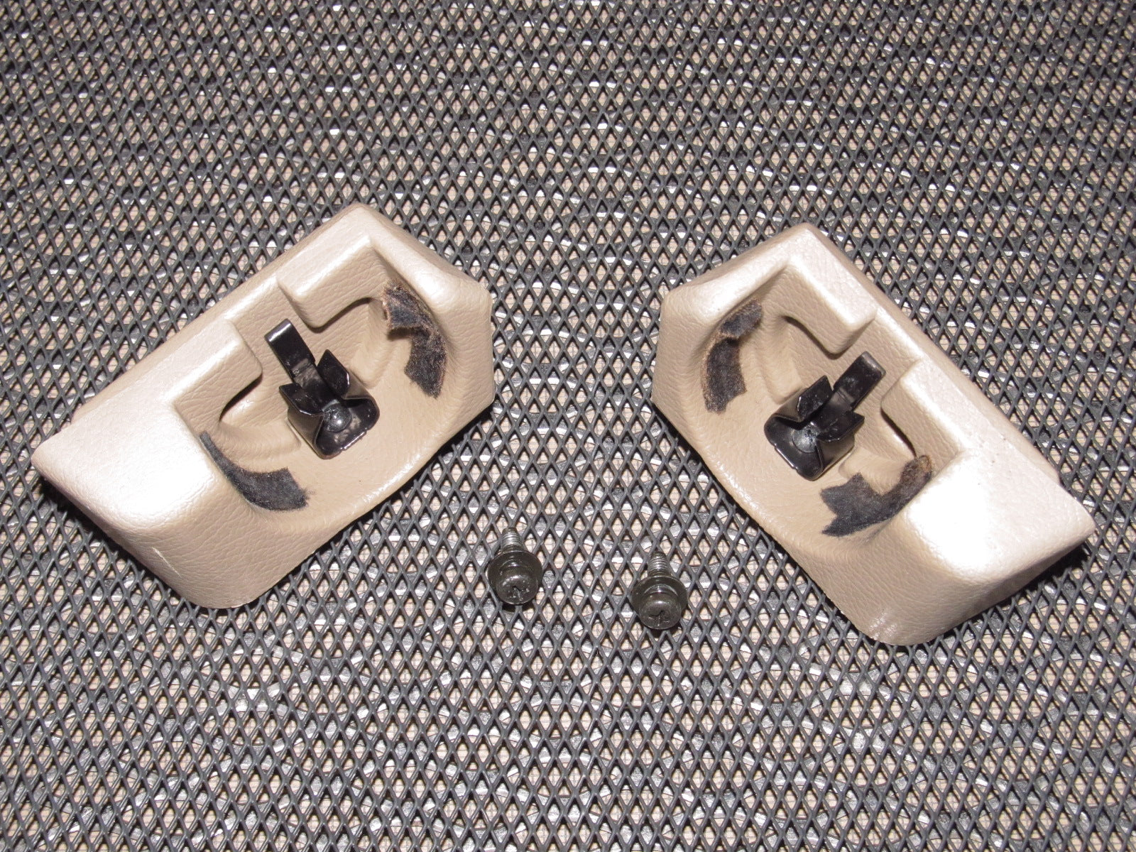 94 95 96 97 Mitsubishi 3000GT Trunk Cover Holder