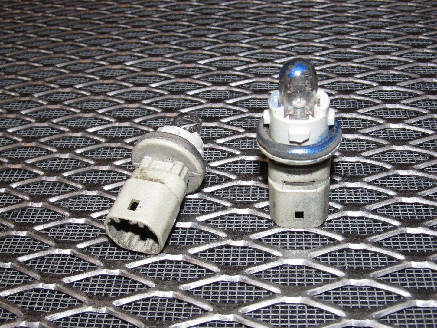 99 00 Mazda Miata OEM Front Side Marker Bulb Socket Set