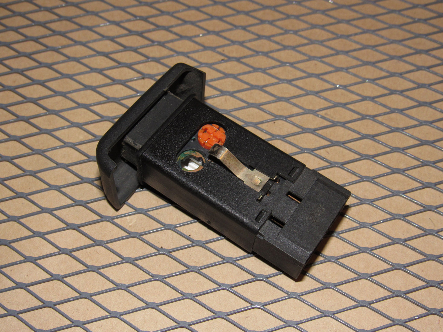 94 95 96 97 98 Land Rover Discovery OEM Rear Defroster Switch