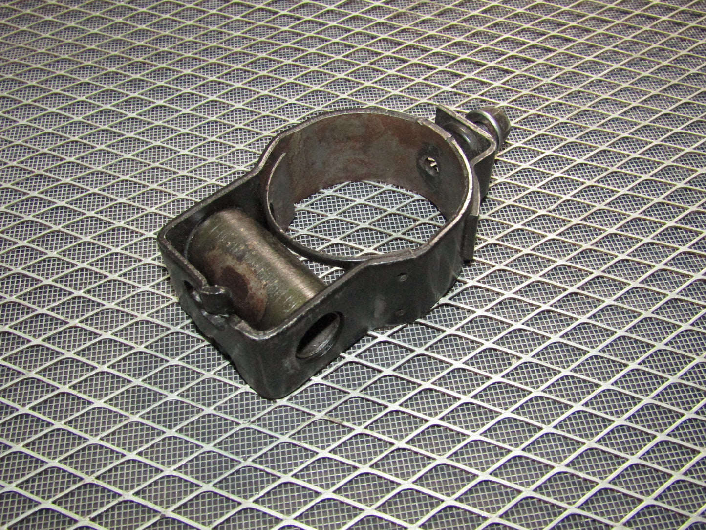 92 93 94 95 96 Toyota Camry OEM Power Steering Rack Mounting Bracket