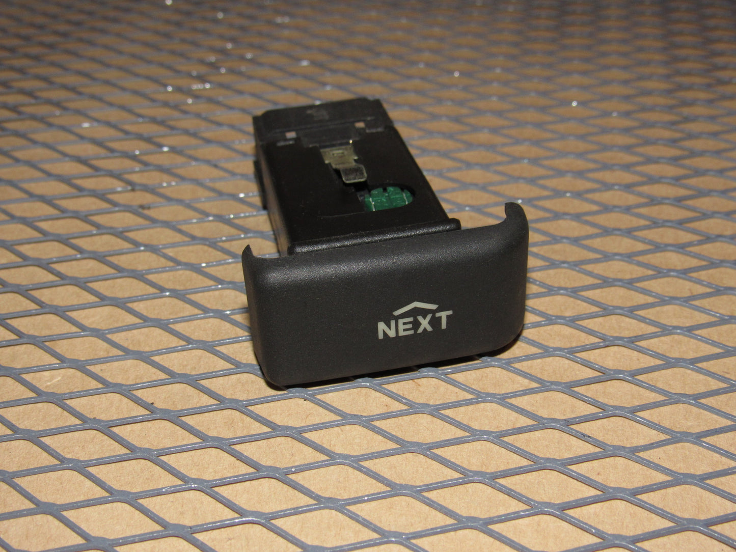 94 95 96 97 98 Land Rover Discovery OEM Radio Audio Next Switch