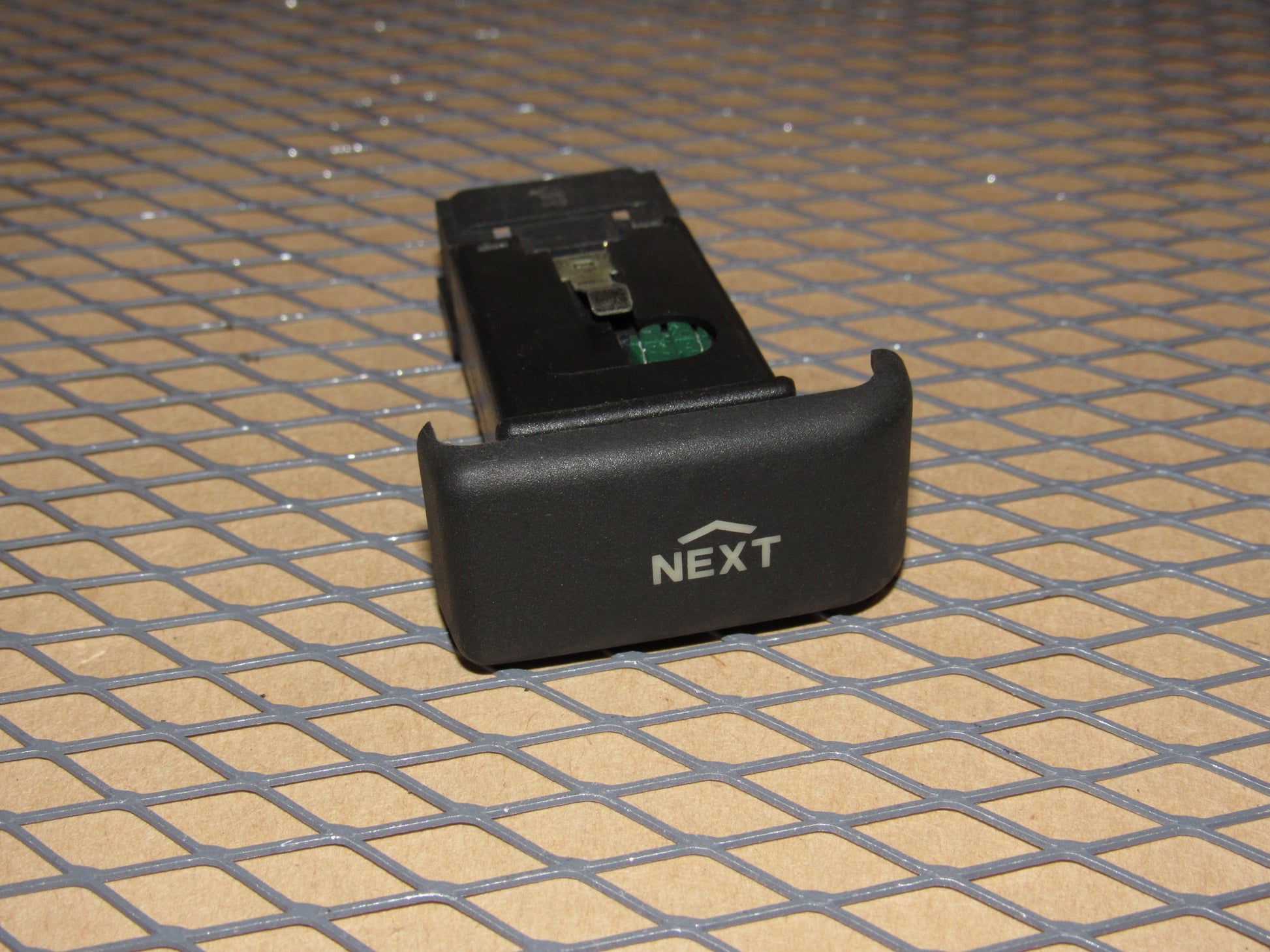 94 95 96 97 98 Land Rover Discovery OEM Radio Audio Next Switch