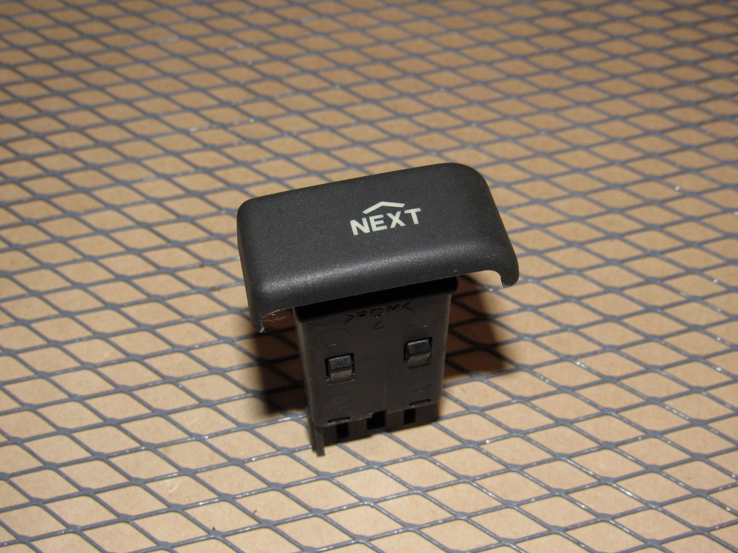 94 95 96 97 98 Land Rover Discovery OEM Radio Audio Next Switch