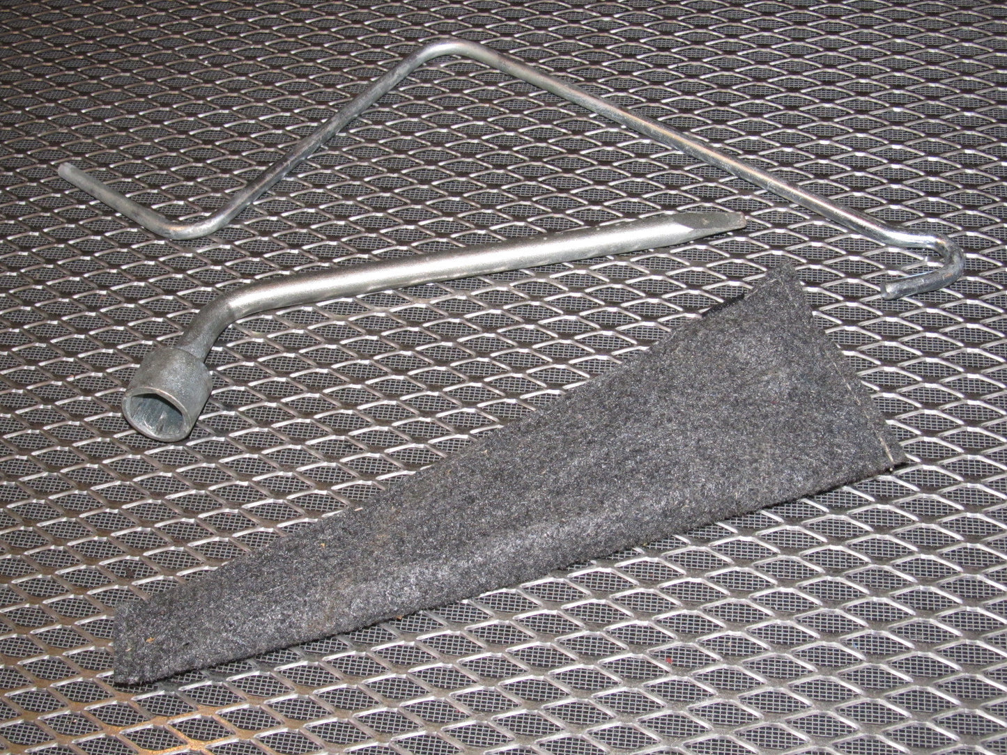 98 99 00 Mazda Miata OEM Wheel Tools Crank & Socket