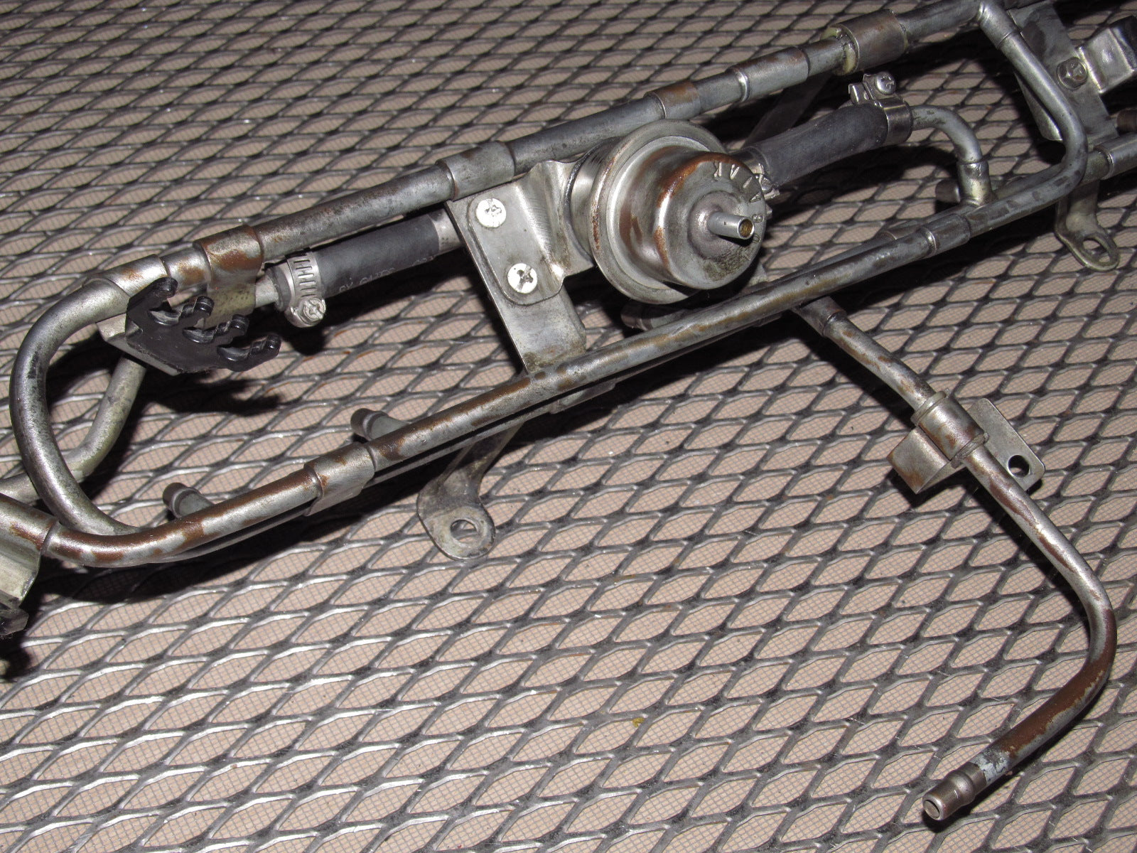 79 80 Datsun 280zx OEM 2.8L NA Fuel Rail & Regulator – Autopartone.com