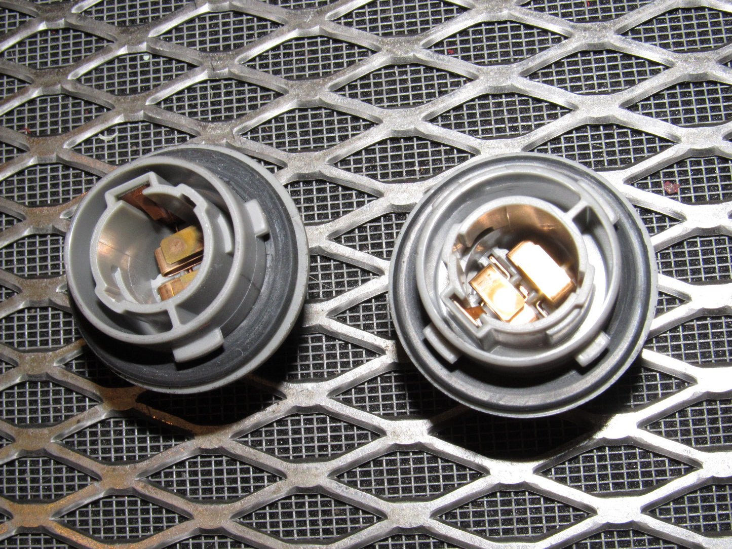 99 00 Mazda Miata OEM Front Signal Light Bulb Socket Set