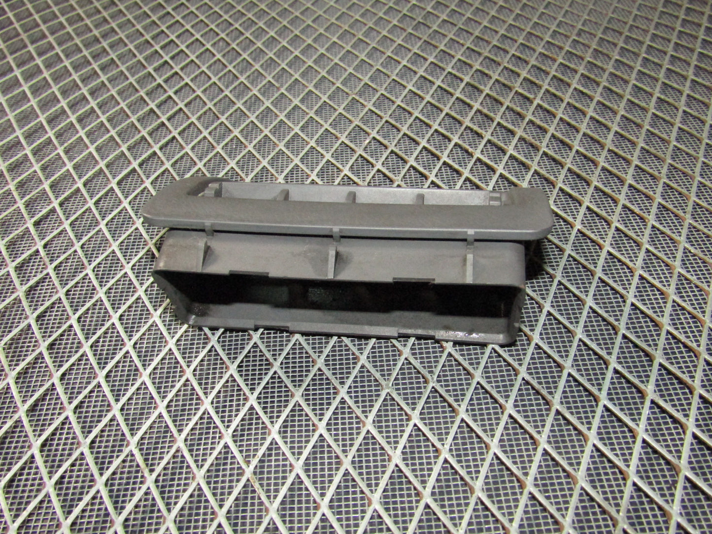 92 93 94 95 96 Toyota Camry OEM Dash Lower Air Vent - Left