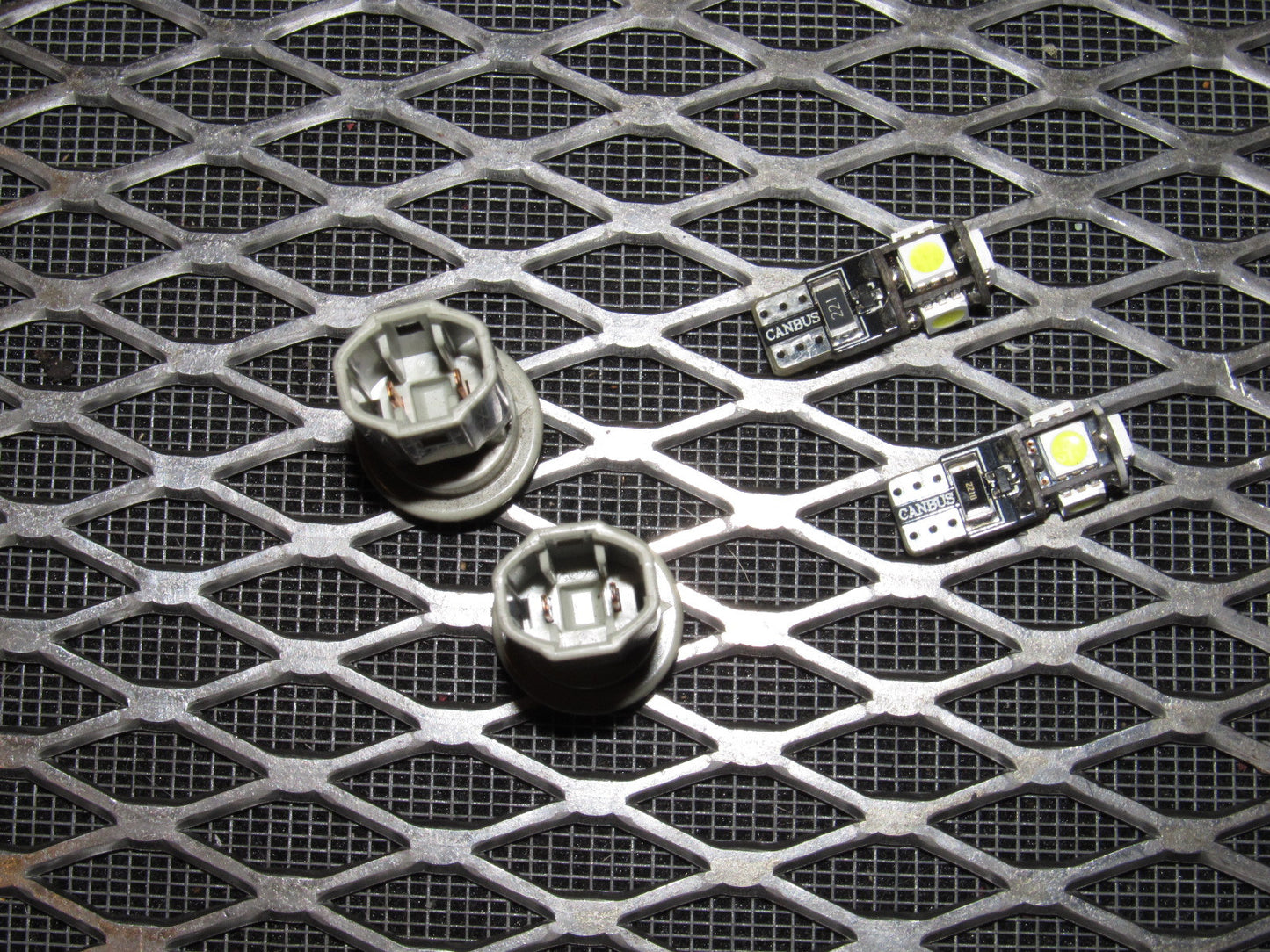 99 00 Mazda Miata OEM Rear License Plate Bulb Socket