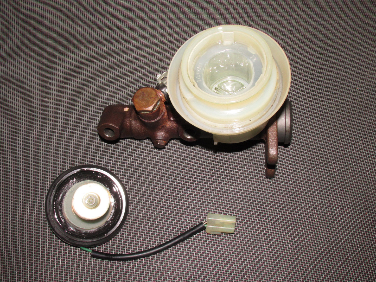 87 88 89 Toyota MR2 OEM Master Brake Cylinder