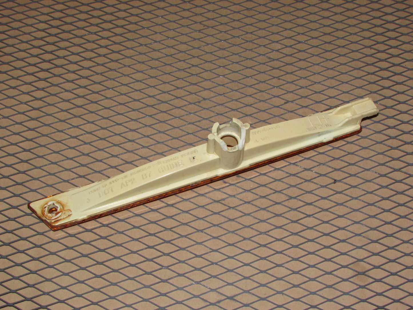 97 98 99 00 01 02 03 04 05 Chevrolet Malibu OEM Front Side Marker Light Lamp - Left