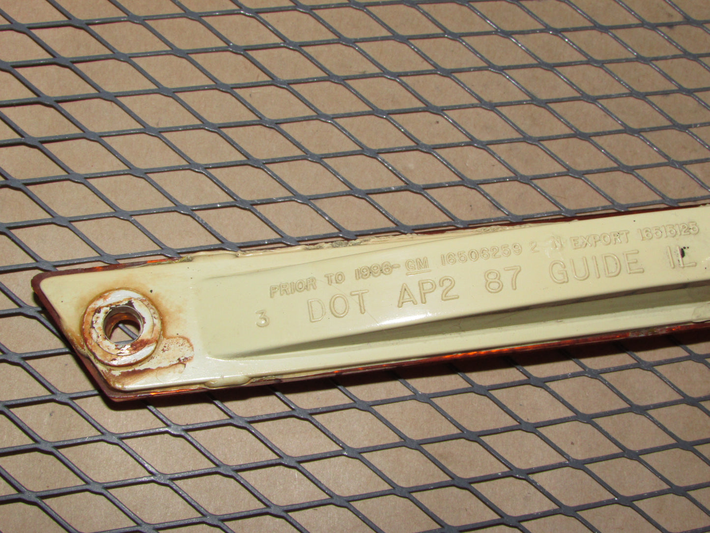 97 98 99 00 01 02 03 04 05 Chevrolet Malibu OEM Front Side Marker Light Lamp - Left