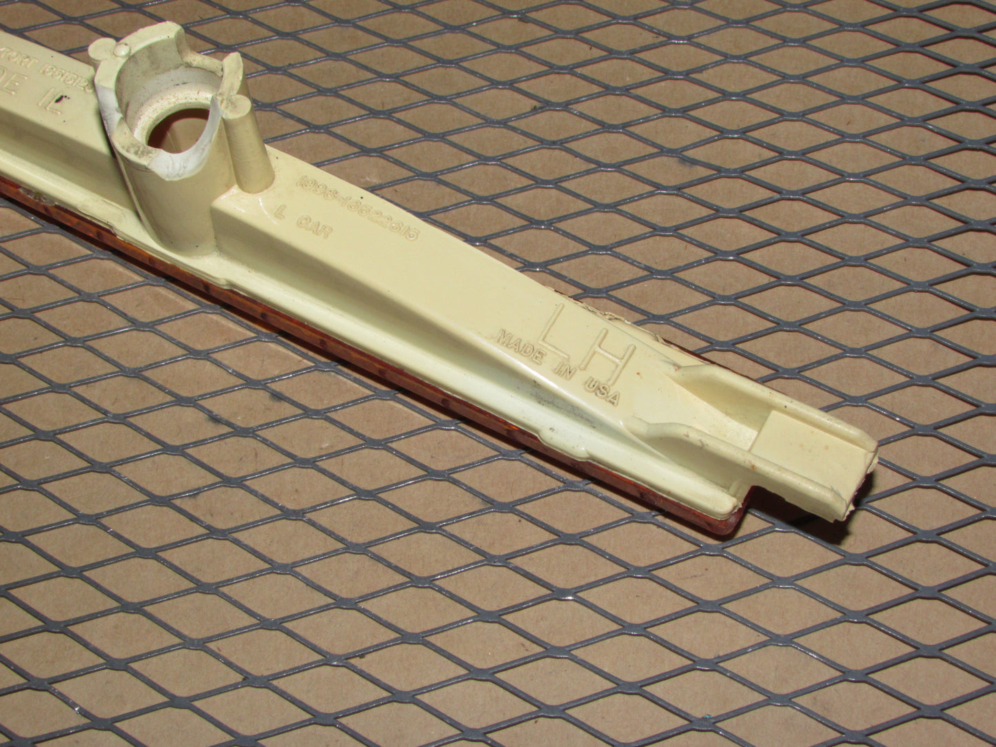 97 98 99 00 01 02 03 04 05 Chevrolet Malibu OEM Front Side Marker Light Lamp - Left