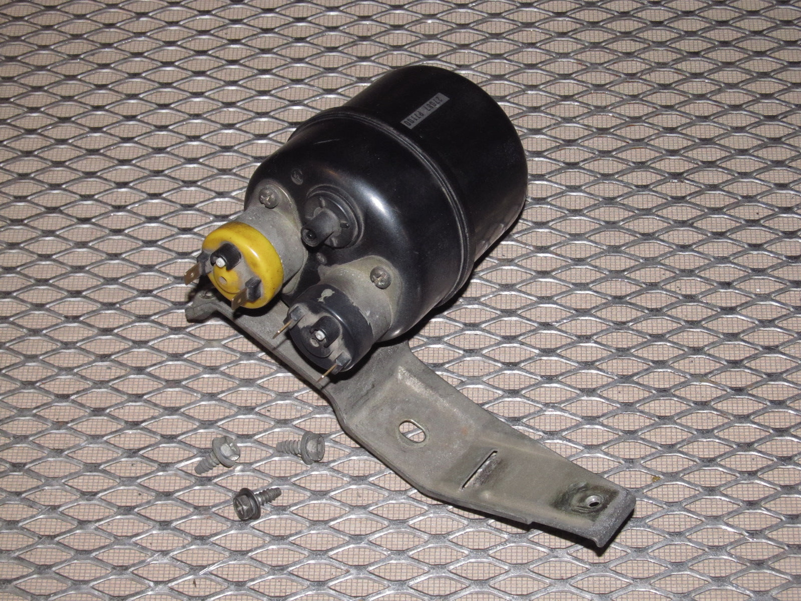 79 80 Datsun 280zx OEM 2.8L Engine Vacuum Tank & Valve