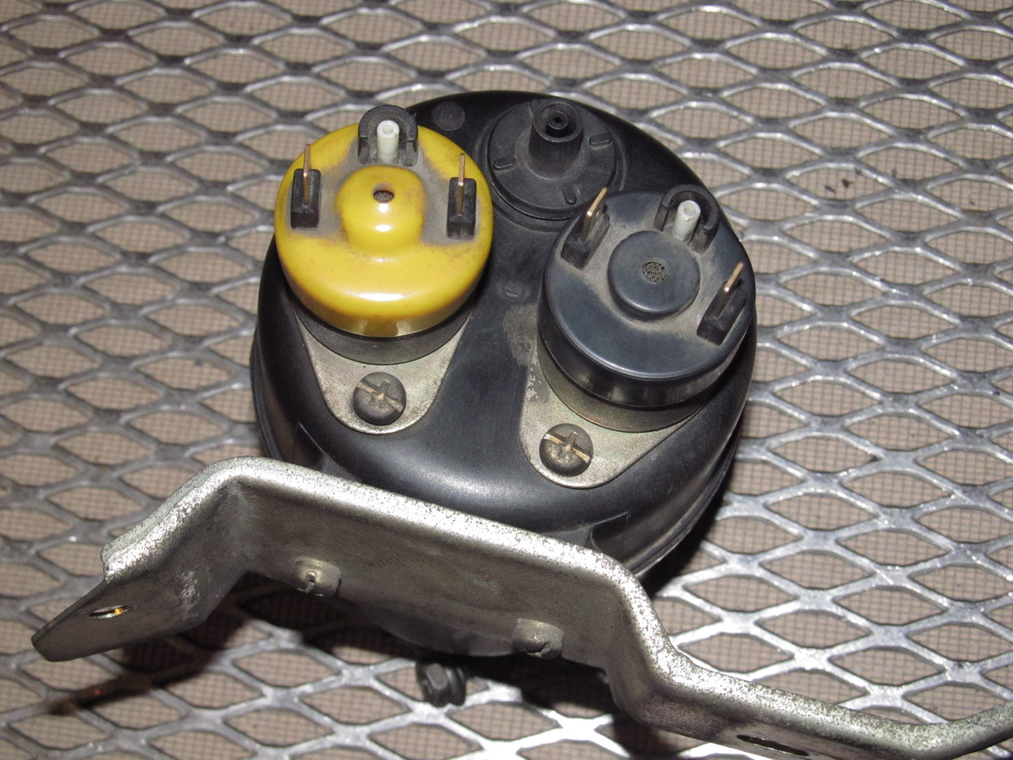 79 80 Datsun 280zx OEM 2.8L Engine Vacuum Tank & Valve