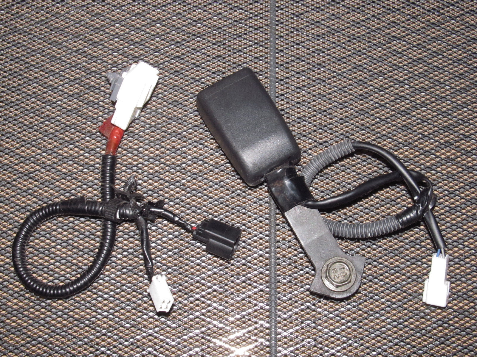 04 05 06 07 08 Mazda RX8 OEM Seat Belt Buckle Receiver - Front Left
