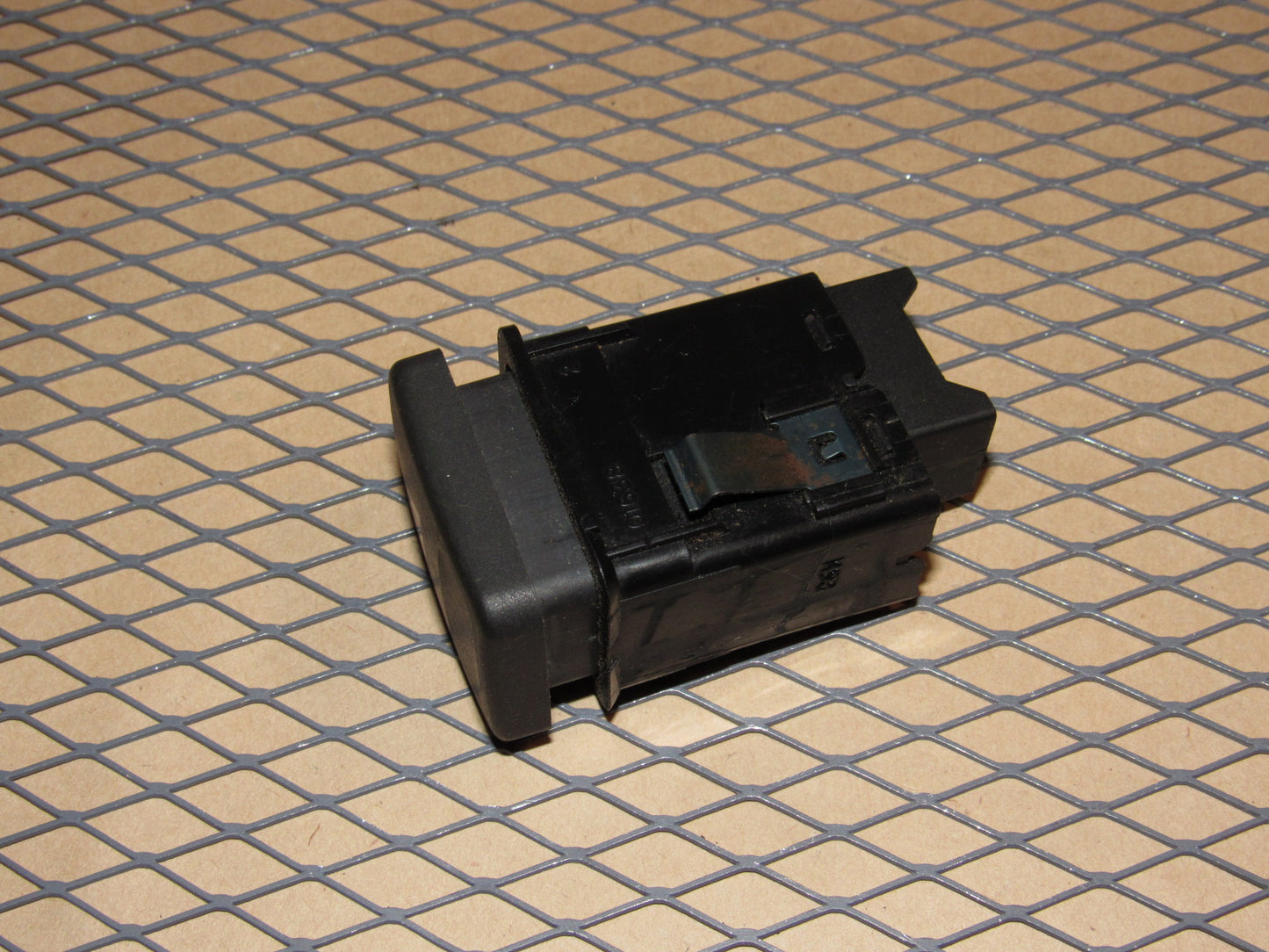 94 95 96 97 98 Land Rover Discovery OEM Flasher Hazard Light Switch