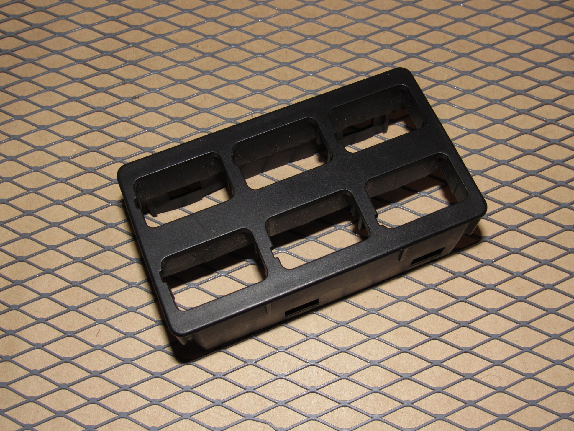 99 00 01 02 03 04 Land Rover Discovery OEM Dash Switch Holder Bezel Cover