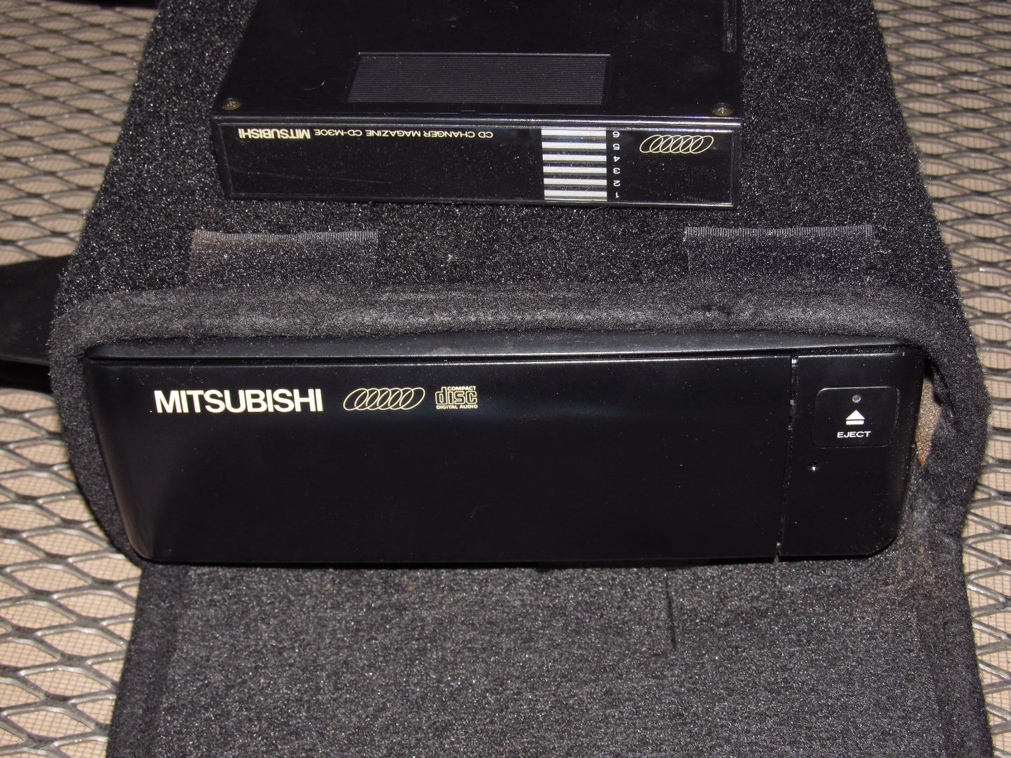 94 95 96 97 Mitsubishi 3000GT OEM CD Changer Player