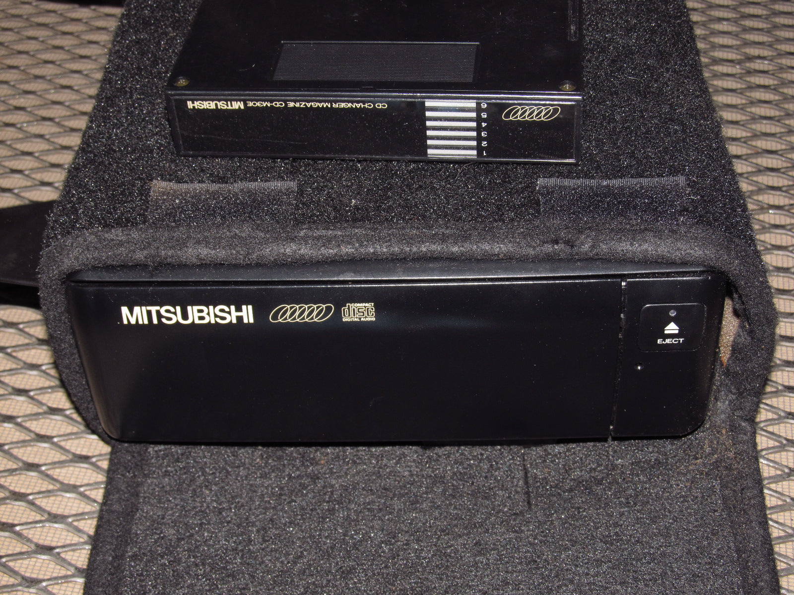 94 95 96 97 Mitsubishi 3000GT OEM CD Changer Player