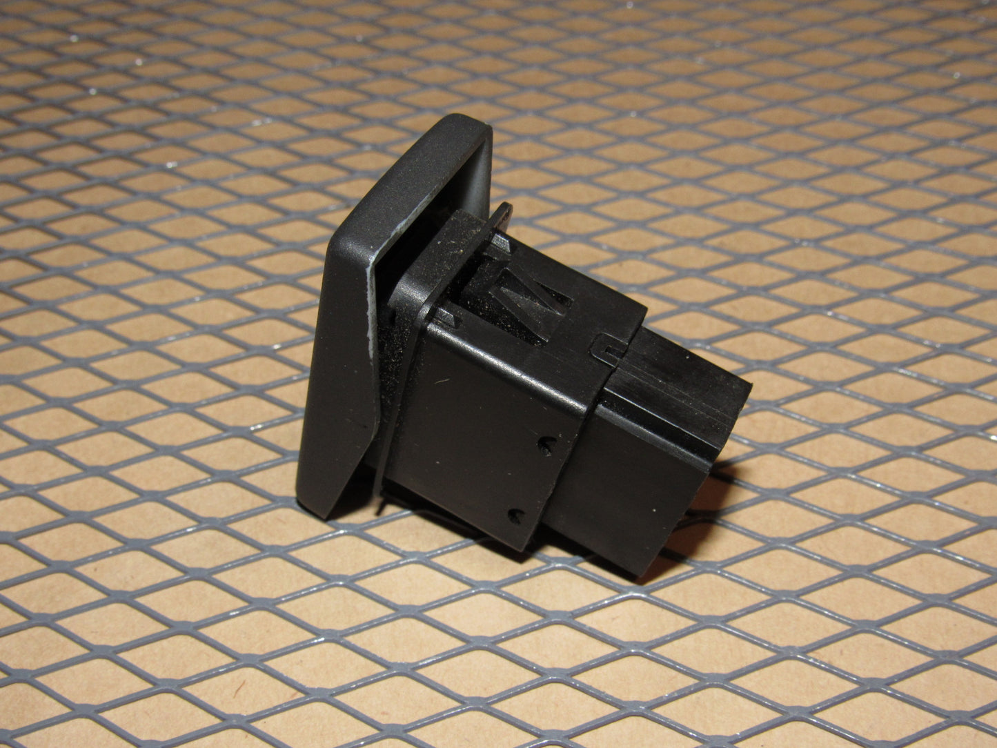 99 00 01 02 Land Rover Discovery OEM Central Power Door Lock Switch