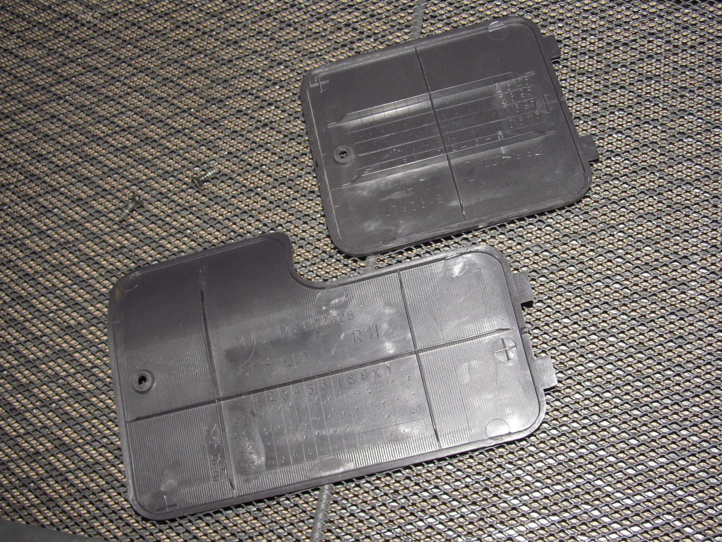 94 95 96 97 Mitsubishi 3000GT OEM Trunk Quarter Panel Cover