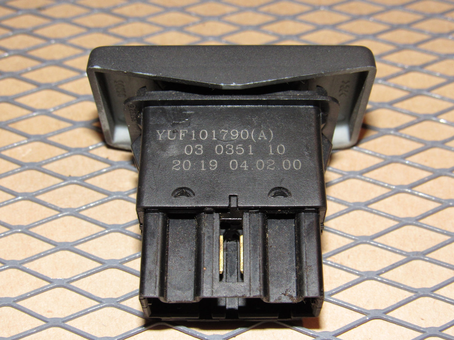 99 00 01 02 Land Rover Discovery OEM Central Power Door Lock Switch