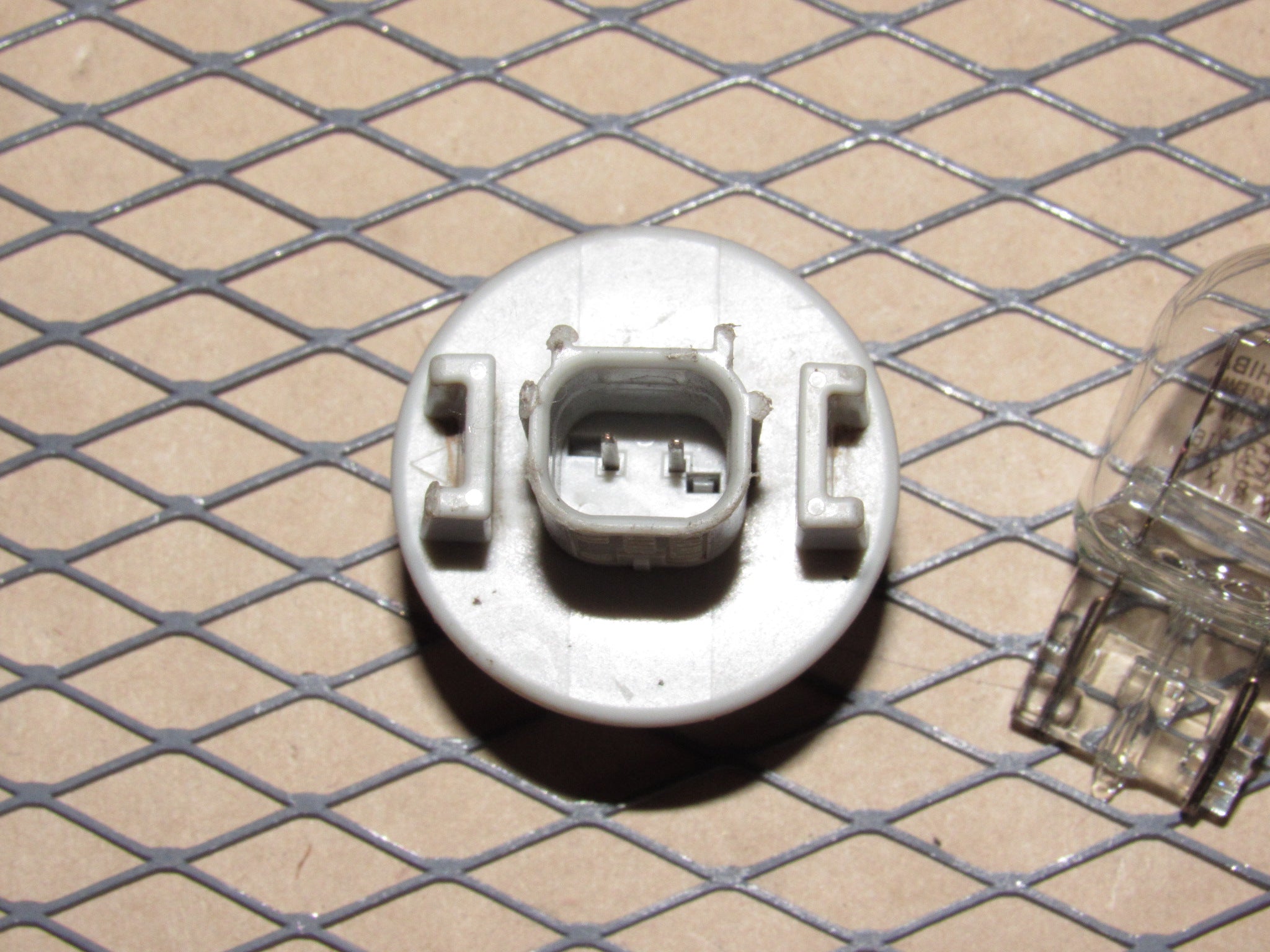 16 17 18 19 20 21 22 Mazda Miata OEM Reverse Light Lamp Bulb Socket