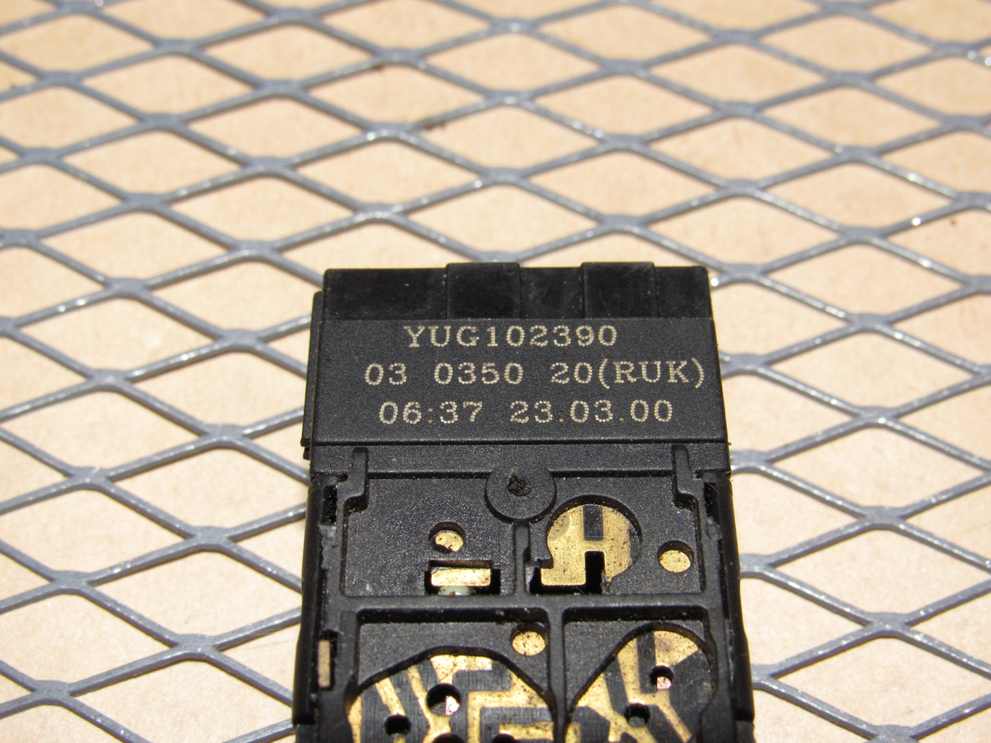 99 00 01 02 Land Rover Discovery OEM Gas Fuel Door Release Opener Switch