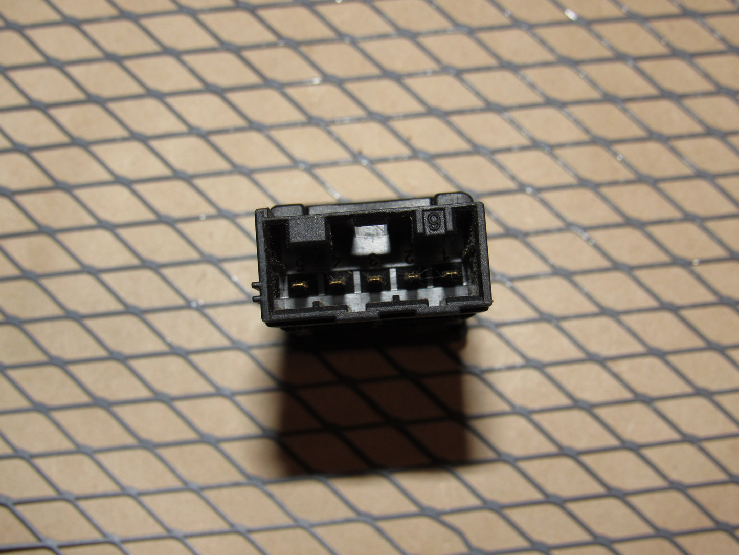 99 00 01 02 Land Rover Discovery OEM Gas Fuel Door Release Opener Switch