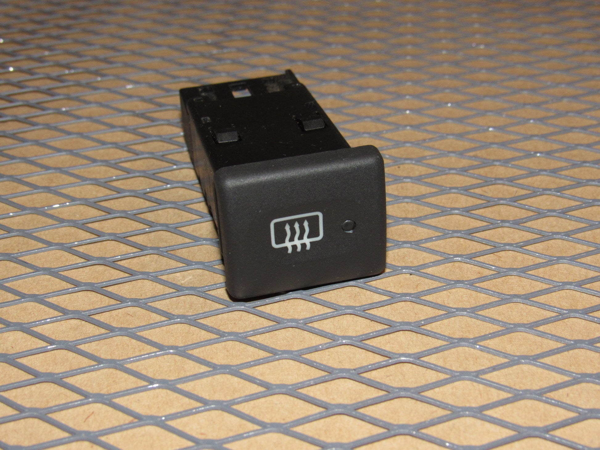 99 00 01 02 Land Rover Discovery OEM Rear Defroster Switch