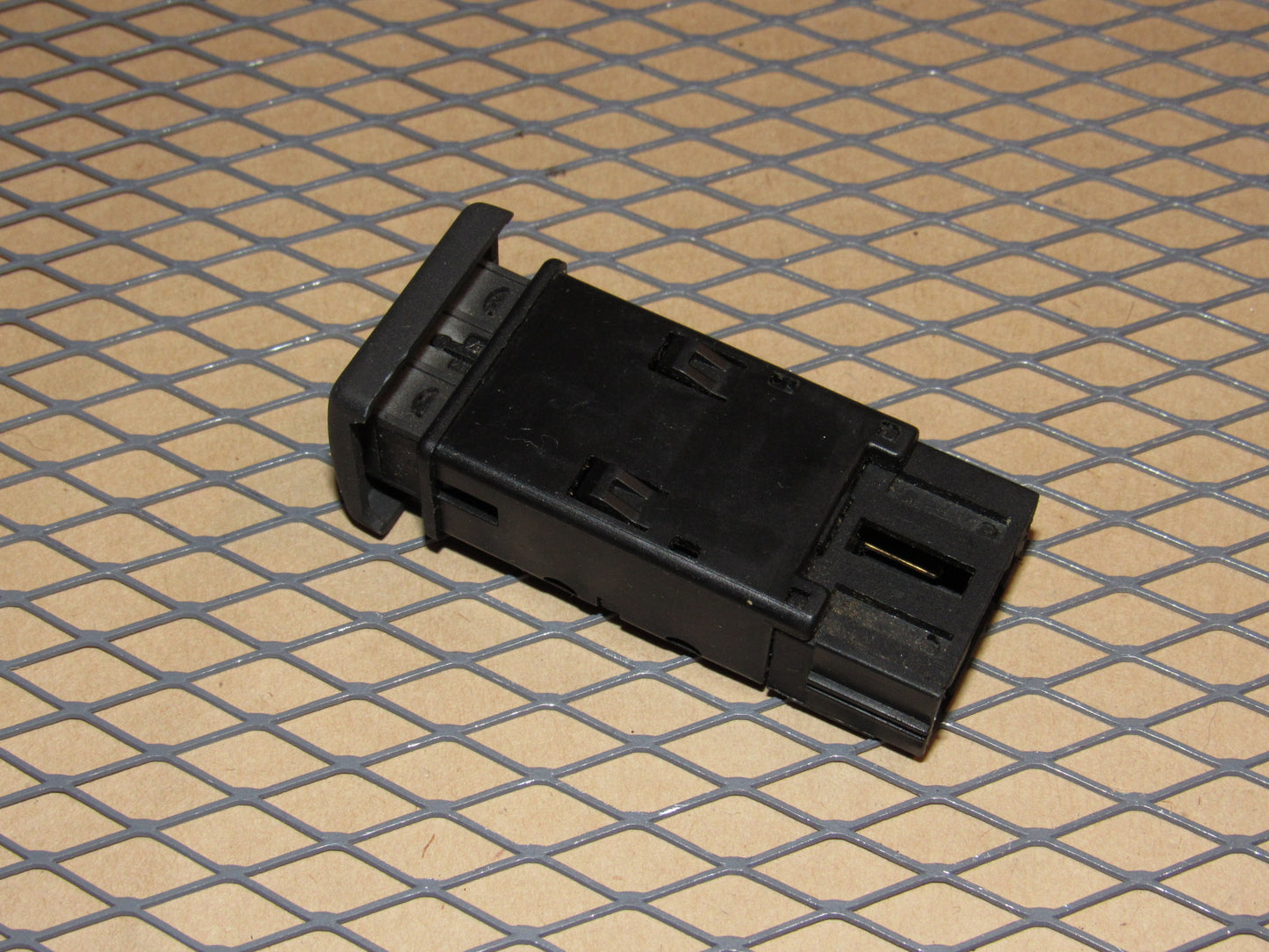 99 00 01 02 Land Rover Discovery OEM Rear Defroster Switch