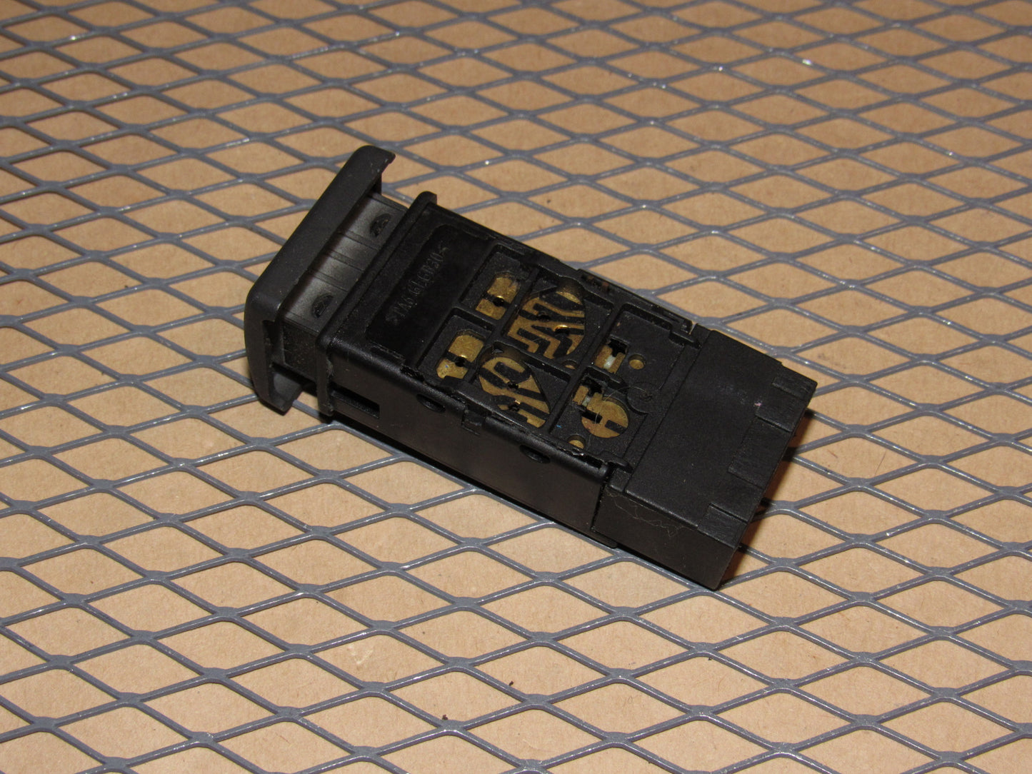 99 00 01 02 Land Rover Discovery OEM Rear Defroster Switch